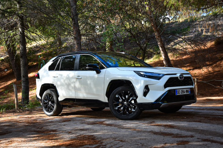 essai toyota rav4 (2022) : le roi des suv … et de la consommation !