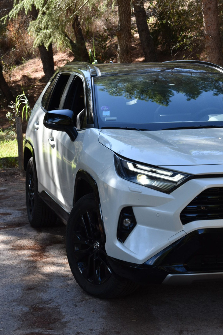 essai toyota rav4 (2022) : le roi des suv … et de la consommation !