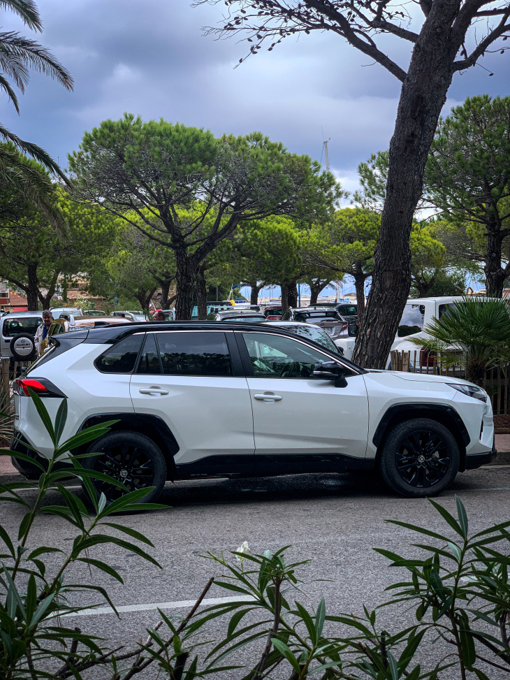 essai toyota rav4 (2022) : le roi des suv … et de la consommation !