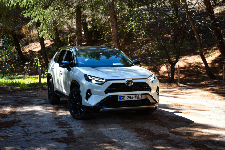 essai toyota rav4 (2022) : le roi des suv … et de la consommation !