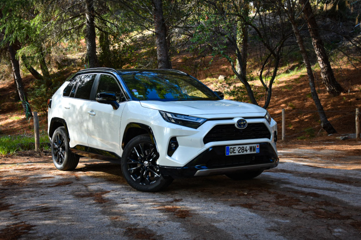 essai toyota rav4 (2022) : le roi des suv … et de la consommation !