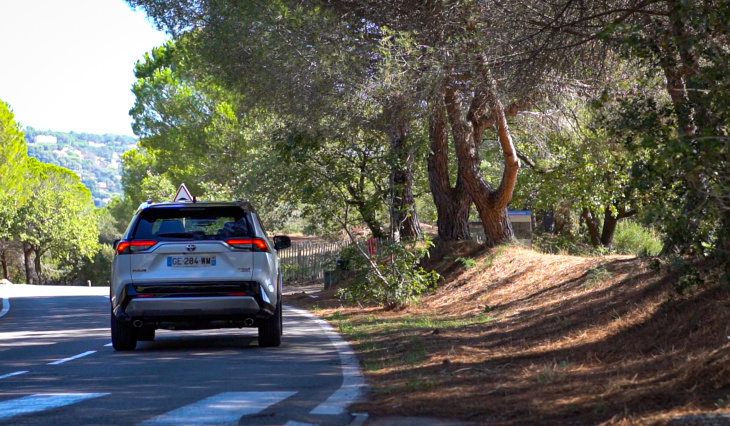 essai toyota rav4 (2022) : le roi des suv … et de la consommation !