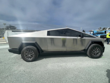 Tesla Cybertruck : voici le « robot » hors norme qui fabriquera le pickup électrique