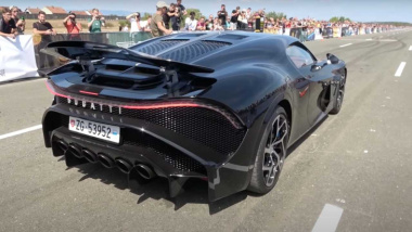 Regardez la Bugatti La Voiture Noire accélérer à fond sur piste
