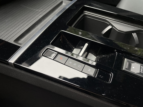 L'Astra diesel peut être équipée au choix d'une boîte manuelle à 6 rapports ou comme ici de la bonne boîte automatique à 8 rapports pour 1 800 € de plus.