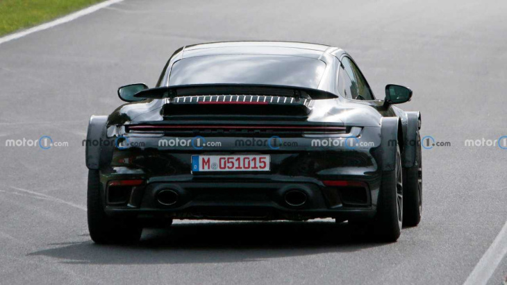 la porsche 911 dakar surprise à l'entraînement au nürburgring