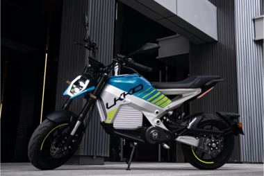 Cette moto électrique 125 cc légère et abordable avec une belle autonomie arrive en France