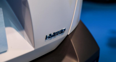 La Peugeot 408 fait sensation au Mondial de l’Auto, nos photos de cette star du salon