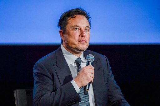 Musk voit Tesla devenir l’entreprise à la plus haute valeur, mais personne n’est dupe sur le message caché derrière cette sortie