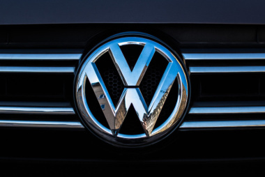 Volkswagen : des activistes climatiques se collent au sol et… finissent à l’hôpital
