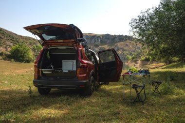Le Dacia Jogger (2022) se mue en camping-car avec un kit Camperiz