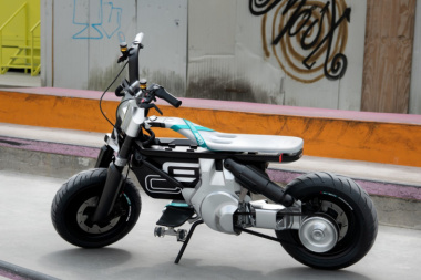 BMW CE 02 concept (2021). Une moto électrique pour les jeunes urbains