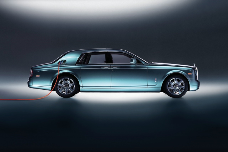 photos officielles,  teaser,  vidéo de voiture,  rolls-royce, rolls-royce spectre (2023). l'électrique de grand luxe annoncée