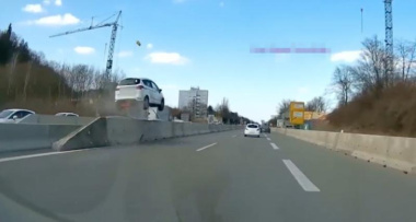 VIDEO - Il se la joue skater avec son minivan, le prix de son inattention sur l'autoroute