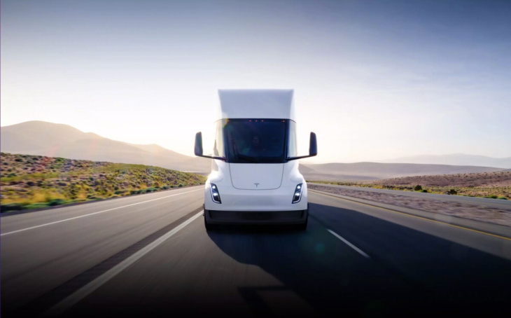 android, tesla semi : voici l’autonomie exceptionnelle du camion électrique et ses 37 tonnes de chargement