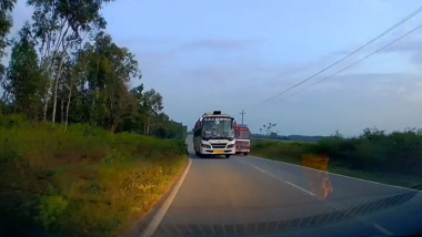 VIDEO - Voyant arriver un bus à pleine vitesse, il se fait la peur de sa vie