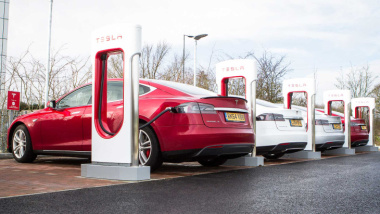 Tesla change encore son système de prix aux Superchargeurs