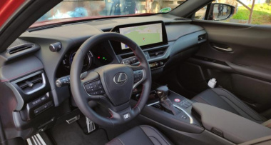 Essai Lexus UX 250h : une histoire d’écran et d’espionnage