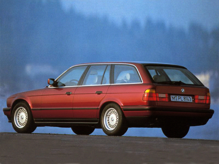 Au contraire de la XM break, la Série 5 Touring, apparue en 1991,joue d'abord la carte de l'élégance, le coffre variant de 460 l à 1 450 l seulement. Mais la lunette arrière s'ouvre, ce qui est très pratique.