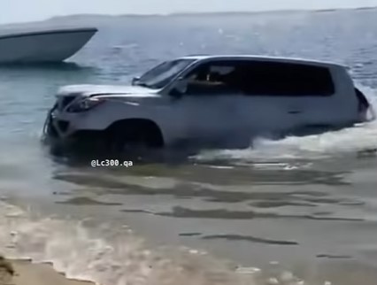 VIDÉO – Un Lexus vingt mille lieues sous les mers
