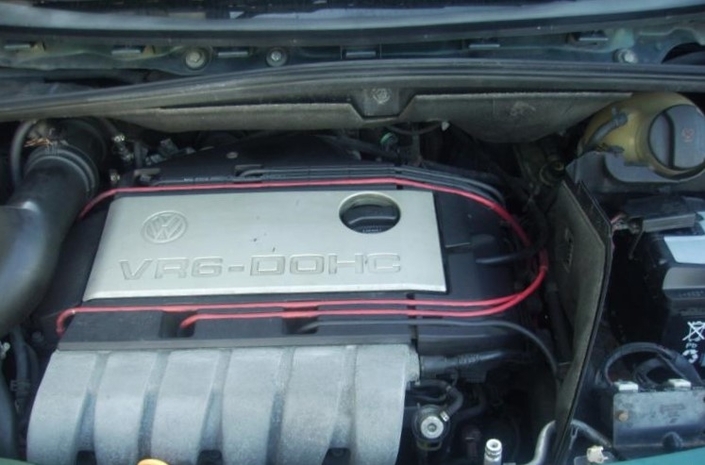 Le VR6 est très solide y compris sous le capot du VW Sharan, ici en 2000. Surveillez bien le circuit de refroidissement.