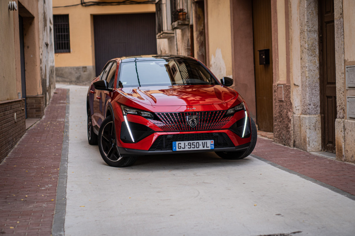 essai peugeot 408 hybrid 225 gt : le malin cocktail d’une berline et d’un suv