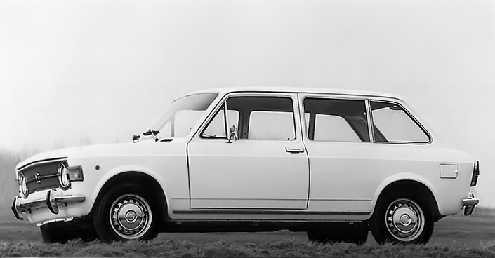 Fin 1969, la Fiat 128 se décline en break Familiare sans portes arrière, étrangement.
