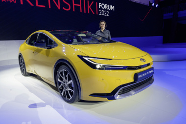 À bord de la Toyota Prius 5 hybride rechargeable (2023)