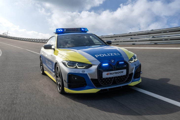 AC Schnitzer présente une BMW i4 préparée aux couleurs de la police allemande