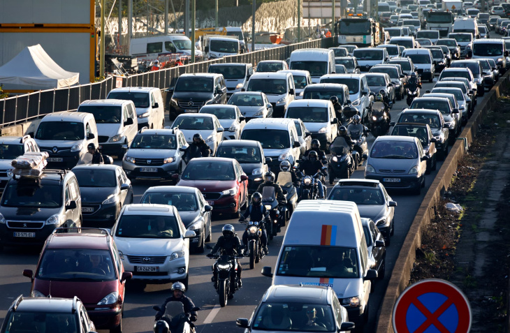 les français utilisent de plus en plus leur voiture pour aller au travail