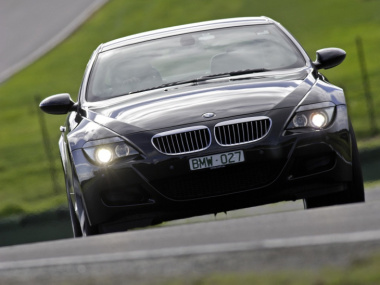 VIDEO – Il fait hurler le V10 d’une BMW M6 E63 à 300 km/h sur l’autoroute