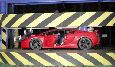 VIDEO - Le YouTubeur MrBeast aplatit une Lamborghini Gallardo grâce à une presse hydraulique