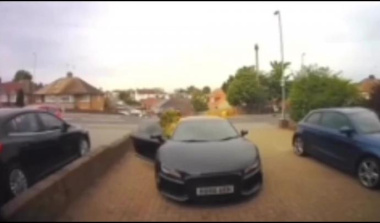VIDEO - Comment défoncer son Audi R8 après un simple démarrage ?