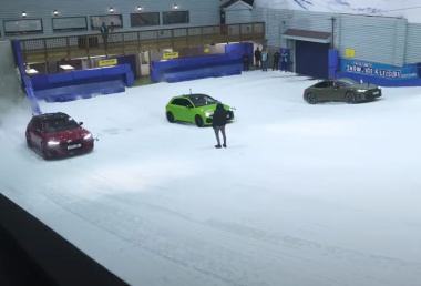 VIDEO – Une piste de ski, des Audi RS… on fait la course ?