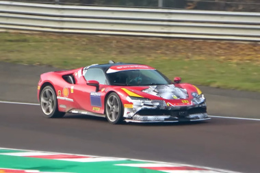 VIDÉO - Une Ferrari SF90 pas comme les autres s’entraîne sur le circuit de Fiorano
