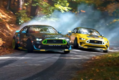 VIDEO – Bataille de drift épique entre deux Ford Mustang survitaminées