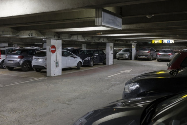Les voitures électriques trop lourdes pour les parkings souterrains ?