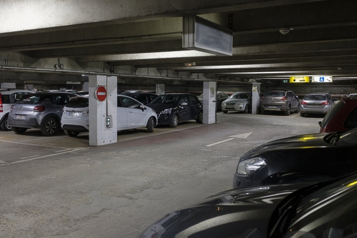 stationnement, les voitures électriques trop lourdes pour les parkings souterrains ?