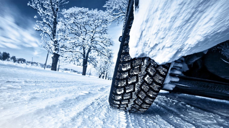 neige, en direct de la loi, les amendes en montagne pour défaut de pneus hiver, c'est maintenant