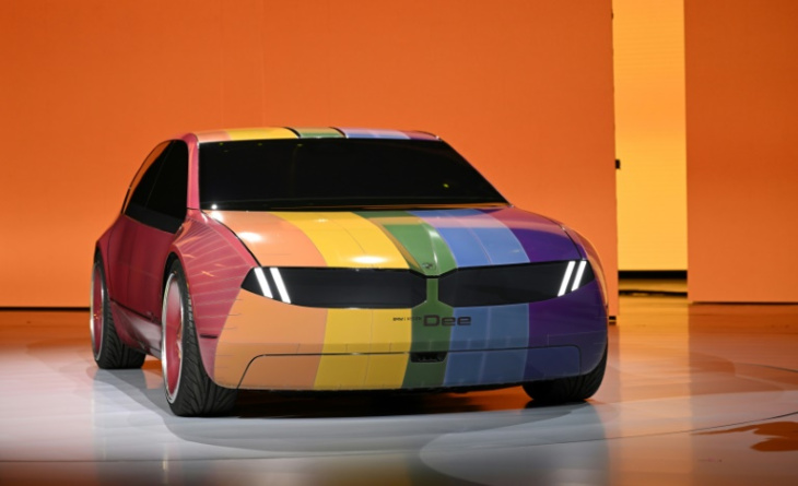 bmw dévoile un prototype de voiture qui peut changer de couleur