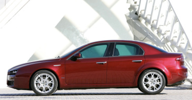 Alfa Romeo 159 2.2 JTS vs BMW 320i E90, berlines chics et pas chères, dès 3 500 €