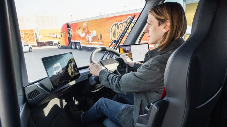 amazon, android, a bord du tesla semi : le camion électrique qui se recharge en un éclair avec un autonomie xxl
