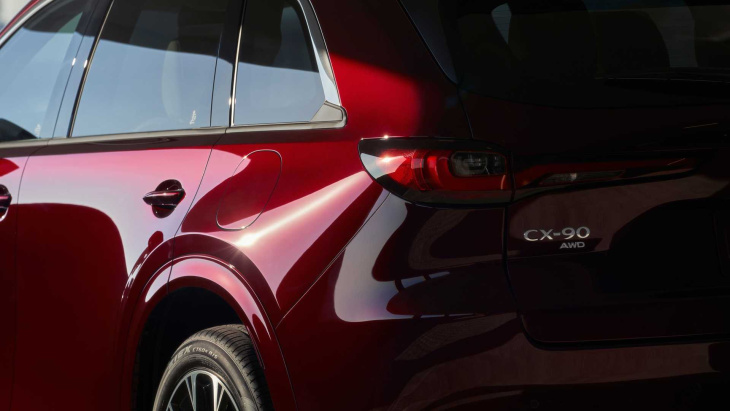 Mazda CX-90 2024 : le gros SUV hybride de Mazda fait ses débuts
