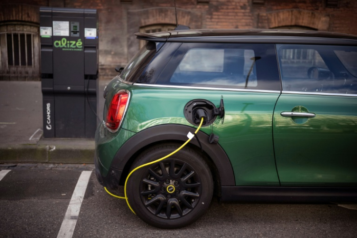 automobile: les électriques ont poursuivi leur conquête du marché européen en 2022