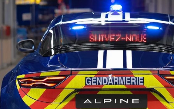 En prison après avoir semé l'Alpine des gendarmes à 270 km/h