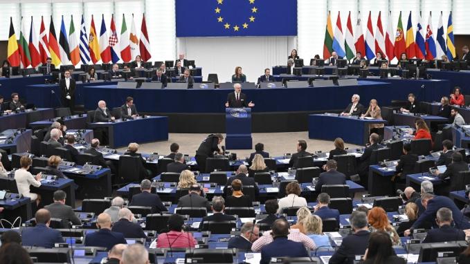 automobile : le parlement européen approuve la fin des moteurs thermiques en 2035