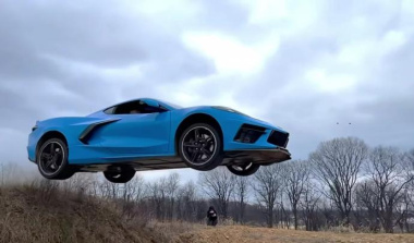 VIDEO - Il enchaine plusieurs sauts sans détruire sa Corvette C8