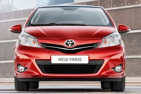 Pratiquement dès le départ, la Toyota Yaris se décline en deux visages différents. Elles se distinguent nettement au premier coup d'œil.