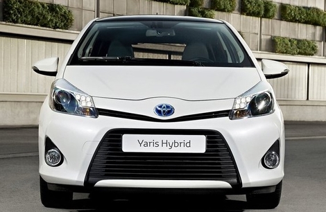 En effet, la version hybride, à l'image, propose une face un peu plus agressive et des feux arrière à LED de type Lexus.