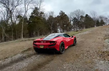 VIDEO – Il achète une Ferrari F8 Tributo juste pour la détruire en mode rallye